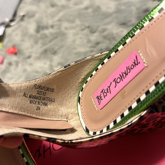 NWOT Betsey Johnson Flora Leopard multicolor shoes - Picture 9 of 10